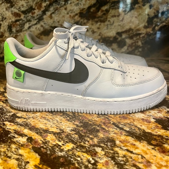 Men’s Nike Air Force One Worldwide size 8.5. - Picture 1 of 5